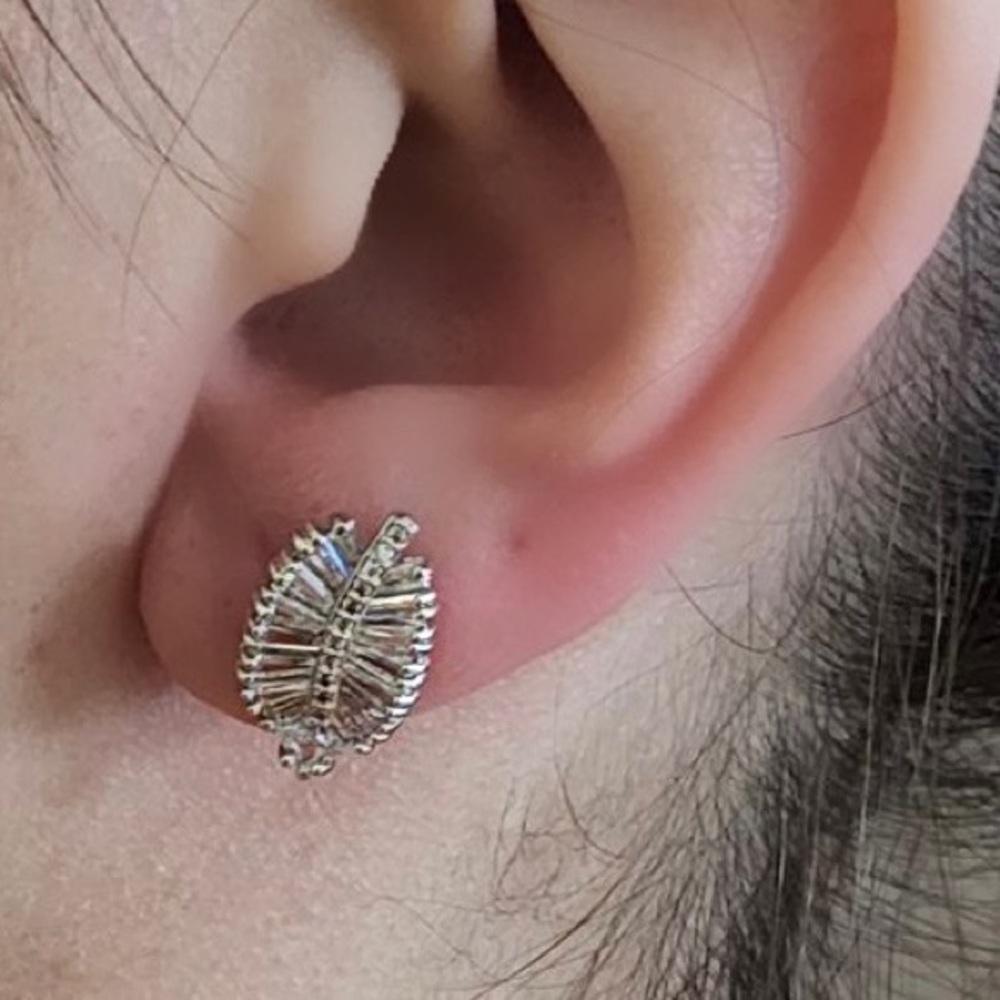 Double Leaf Baguette Earrings WHITE GOLD DIPPED - Picture 4 of 5